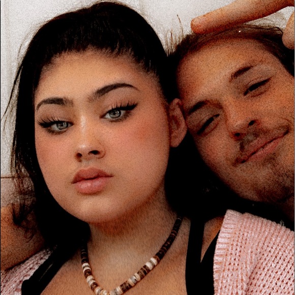 Meet your Posher, Selena - Picture 1 of 1